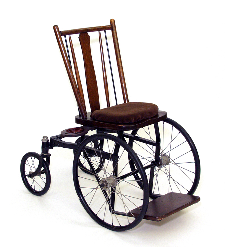 Fauteuil roulant pour personne atteinte de polio